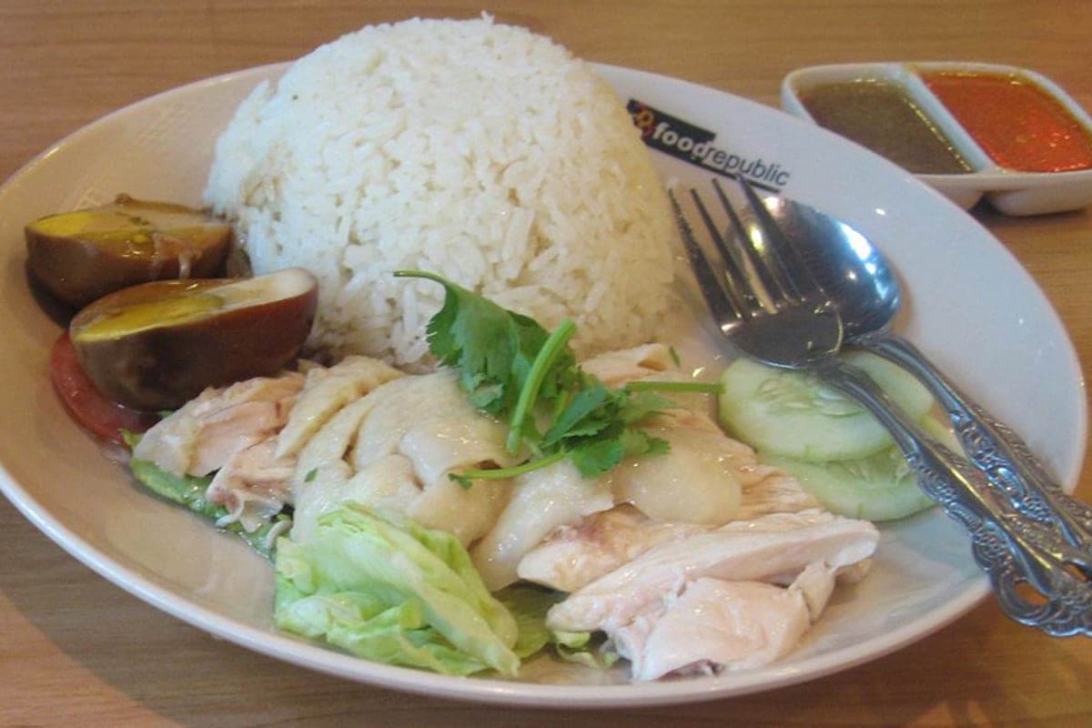Arroz con pollo hainanés