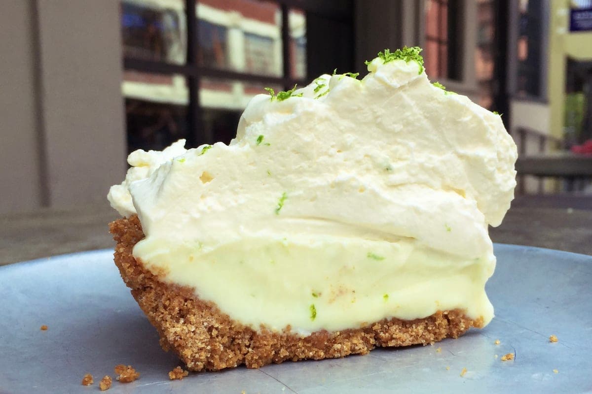 Pay de limón (key lime pie)