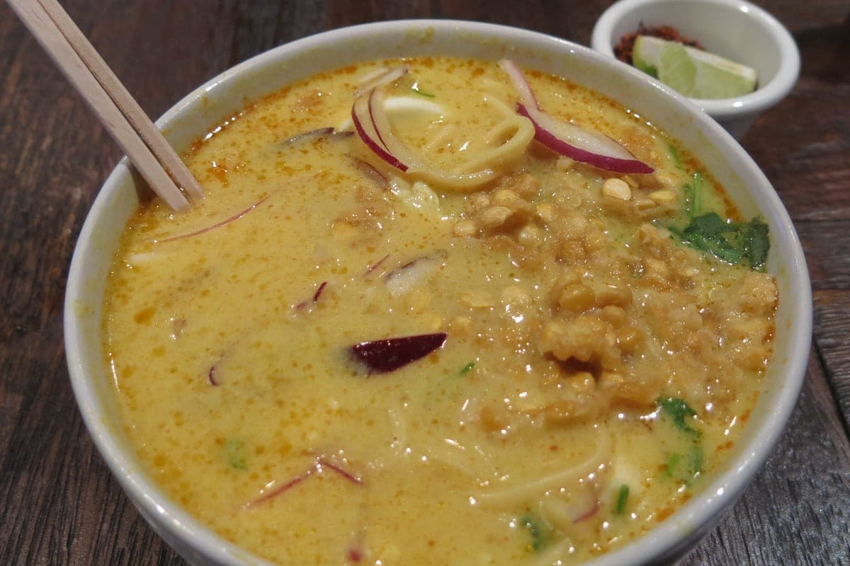 Ohn no khao swè
